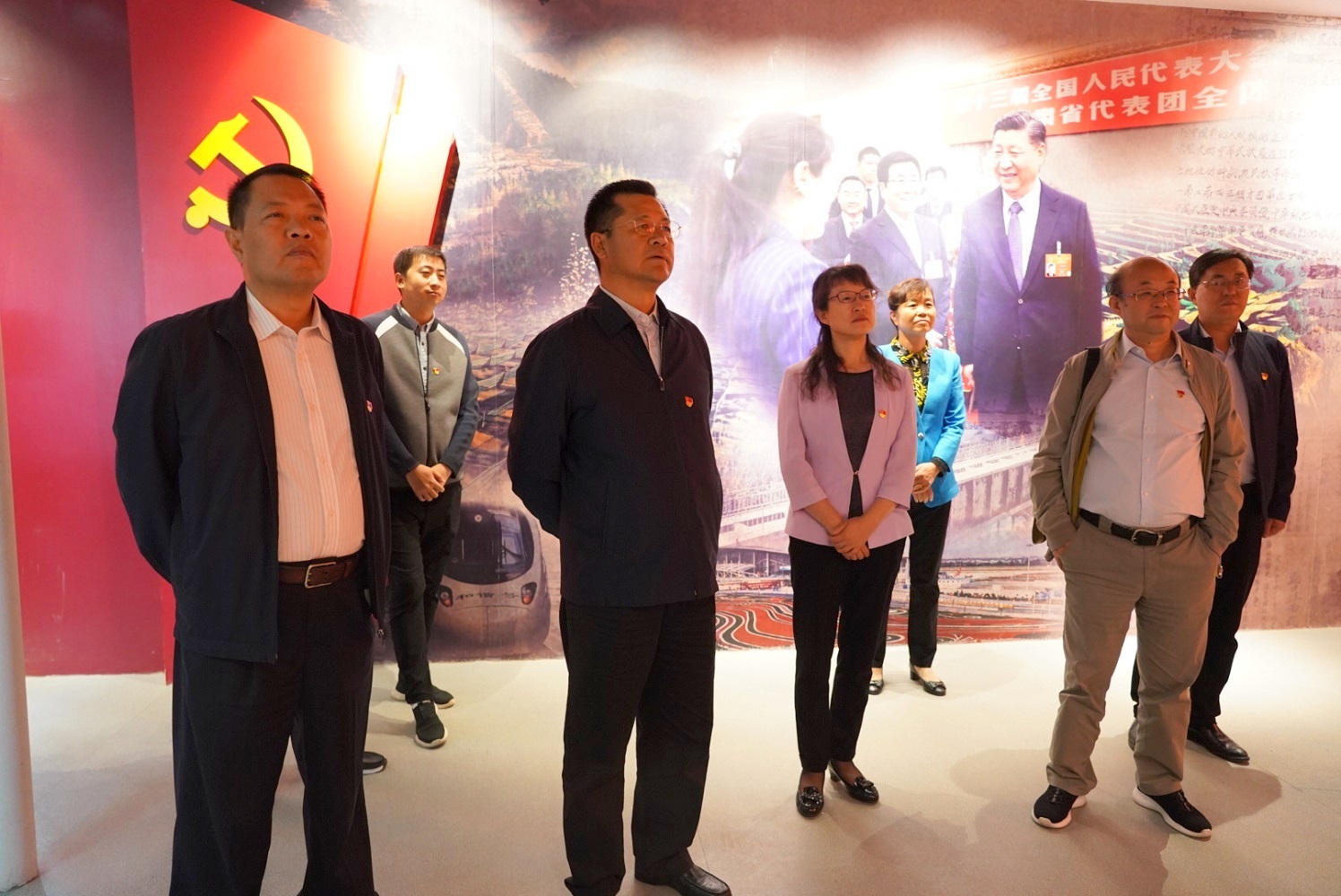 集團(tuán)公司開展“不忘初心、牢記使命”主題黨日活動(dòng) <br/> — 參觀主題教育檔案文獻(xiàn)展